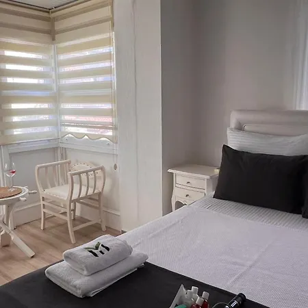 Elin Alacati Hotel *