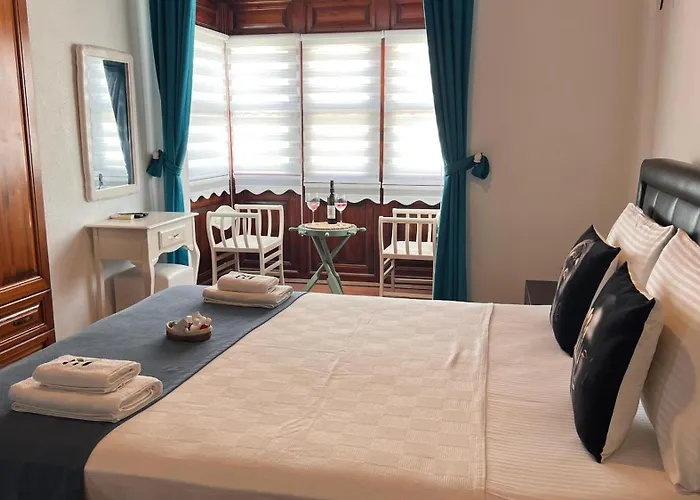 Elin Alacati Hotel *