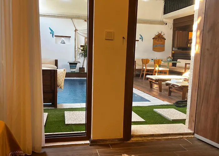 Elin Alacati Çeşme