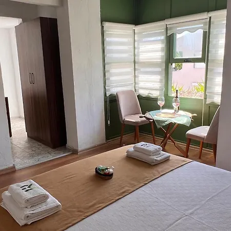 Elin Alacati Hotel *
