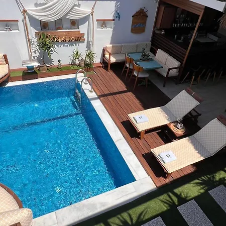Elin Alacati Hotel *